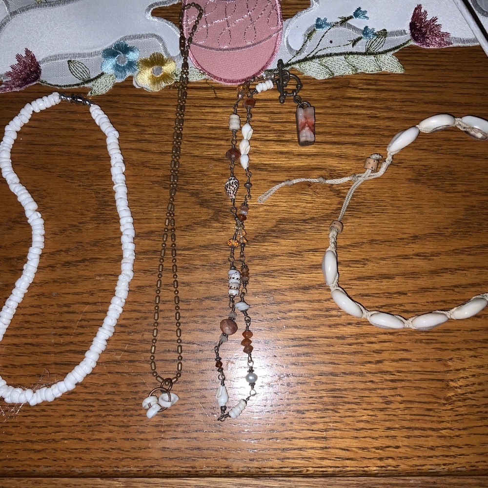 I’m selling Visco necklaces